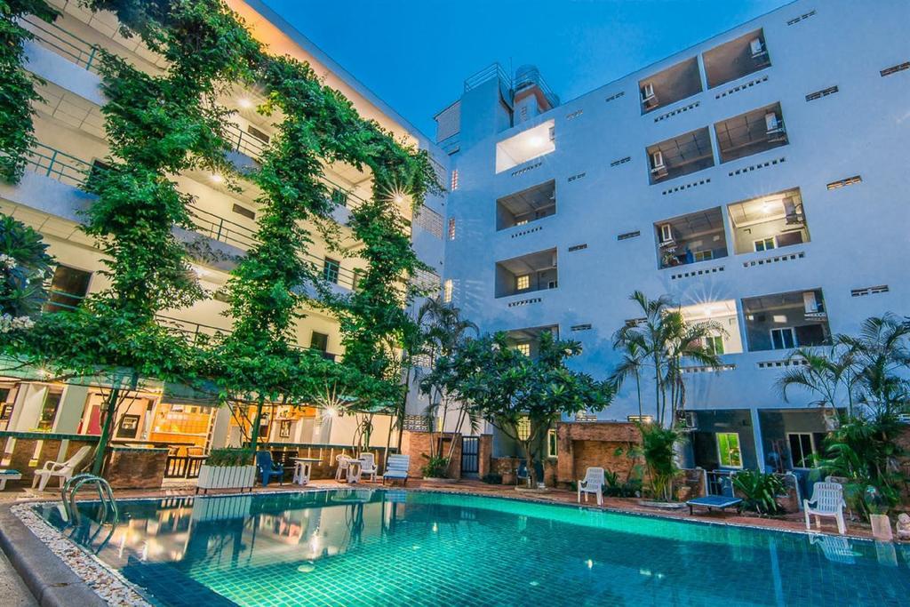 Sutus Court 4 Hotel Pattaya Exterior photo