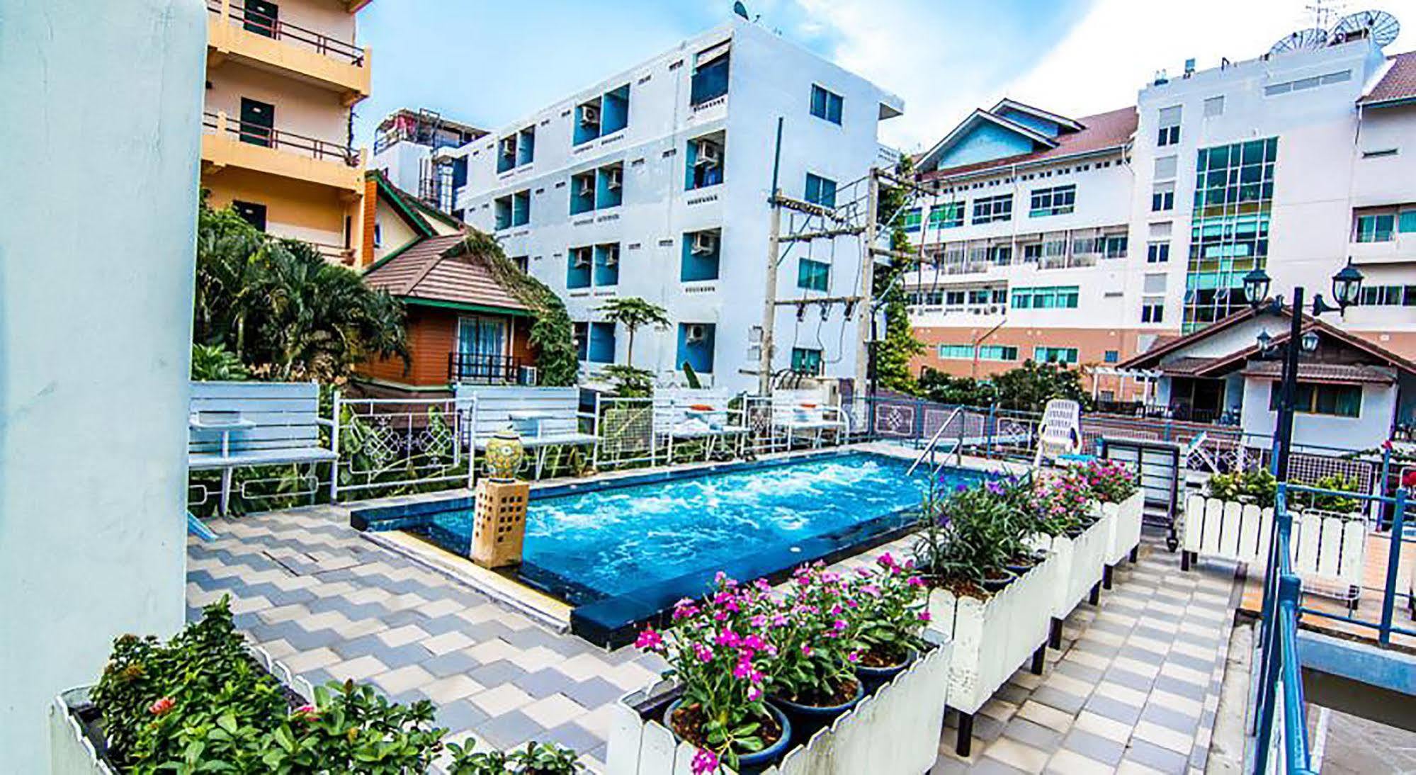 Sutus Court 4 Hotel Pattaya Exterior photo
