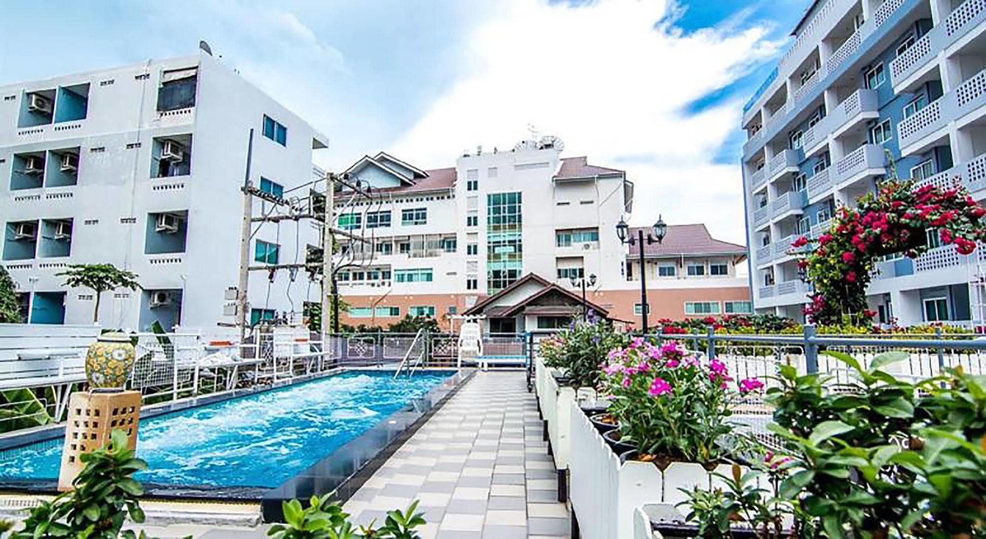 Sutus Court 4 Hotel Pattaya Exterior photo