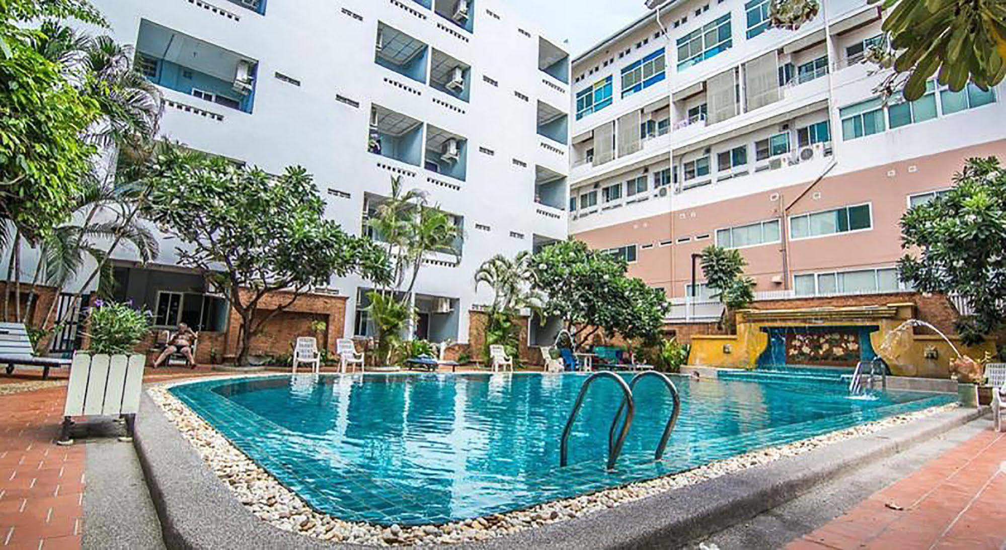 Sutus Court 4 Hotel Pattaya Exterior photo