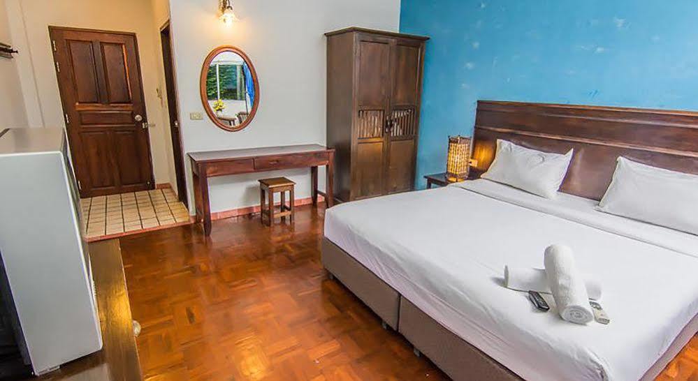 Sutus Court 4 Hotel Pattaya Exterior photo